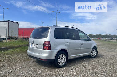 Мінівен Volkswagen Touran 2010 в Львові