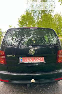 Минивэн Volkswagen Touran 2007 в Хороле