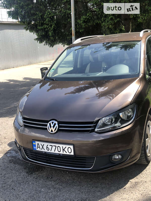 Мінівен Volkswagen Touran 2011 в Львові