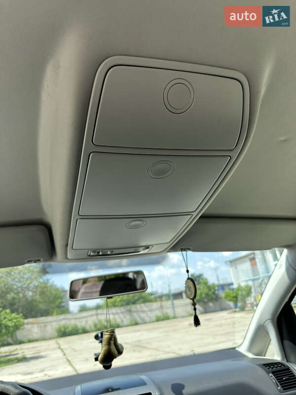 Минивэн Volkswagen Touran 2008 в Киеве