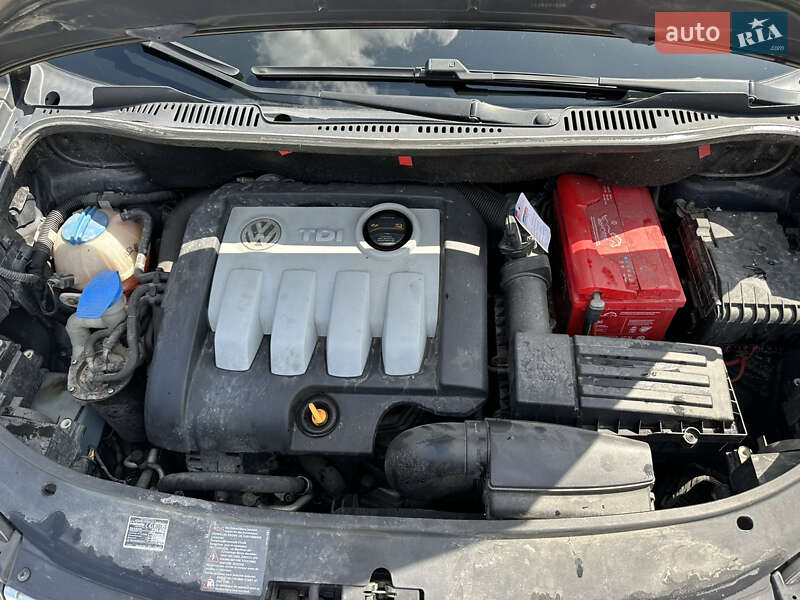 Минивэн Volkswagen Touran 2008 в Киеве