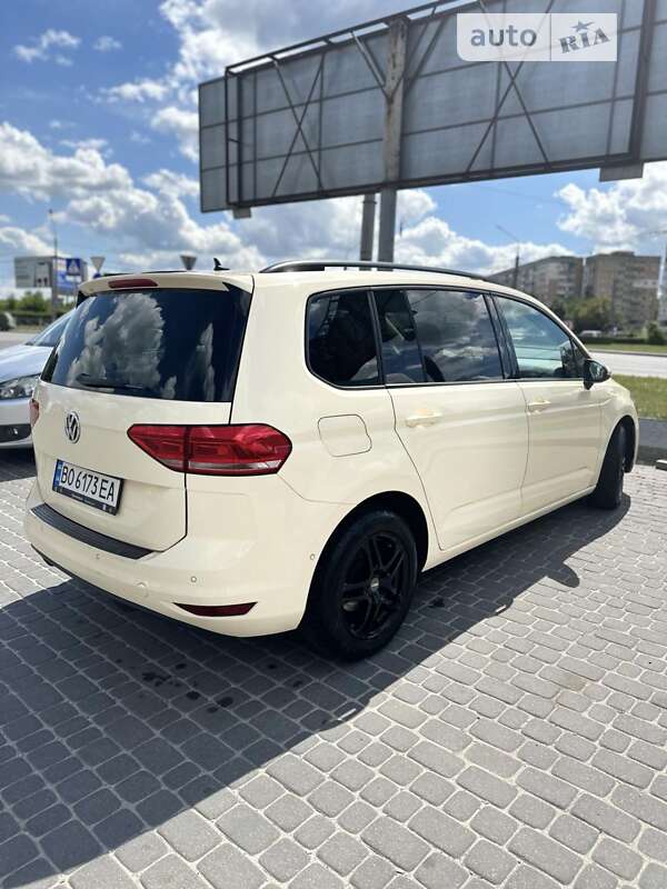 Седан Volkswagen Touran 2016 в Тернополі