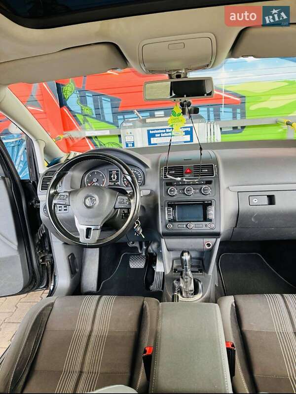Минивэн Volkswagen Touran 2012 в 