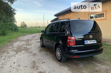 Мінівен Volkswagen Touran 2008 в Сарнах