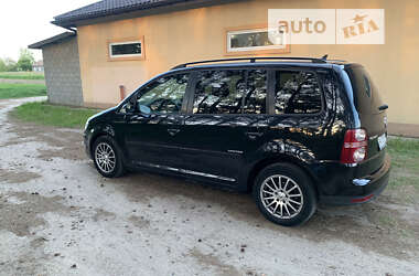 Мінівен Volkswagen Touran 2008 в Сарнах