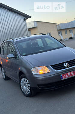 Минивэн Volkswagen Touran 2006 в Березане