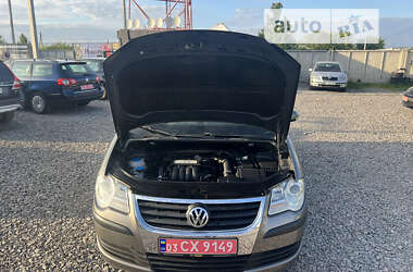 Минивэн Volkswagen Touran 2008 в Лубнах