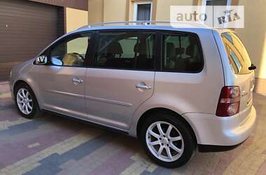 Минивэн Volkswagen Touran 2007 в Костополе