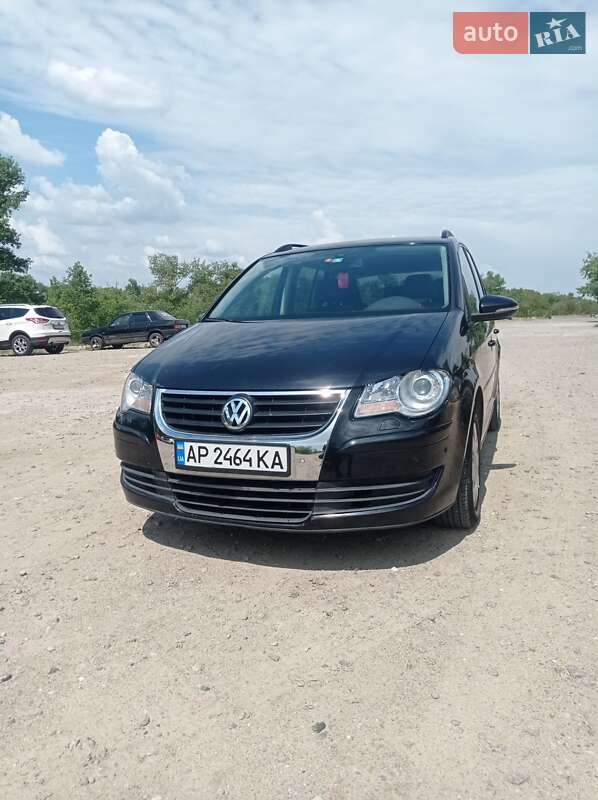 Мінівен Volkswagen Touran 2010 в Запоріжжі