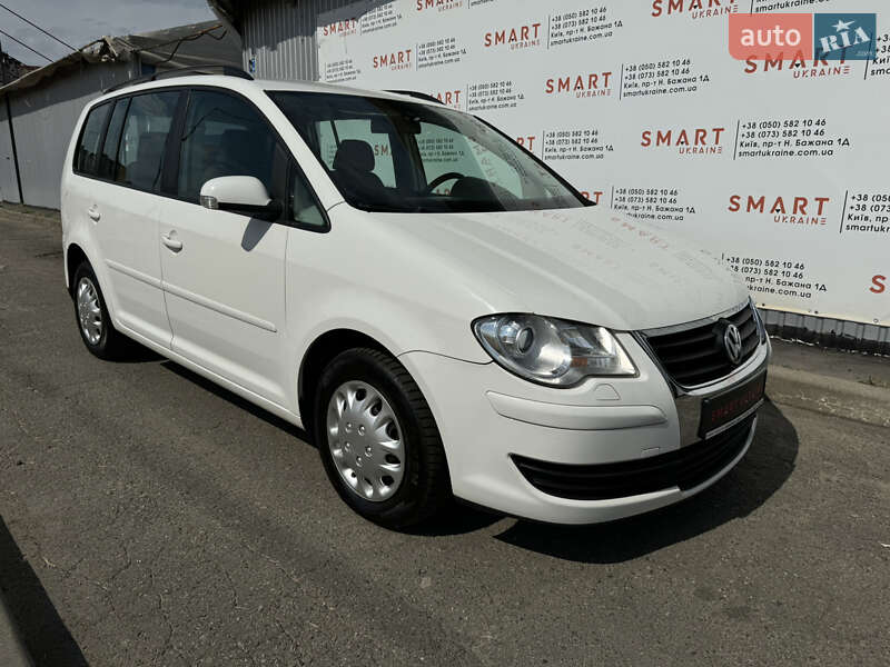 Минивэн Volkswagen Touran 2008 в Киеве