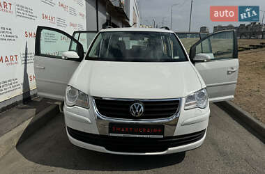 Минивэн Volkswagen Touran 2008 в Киеве