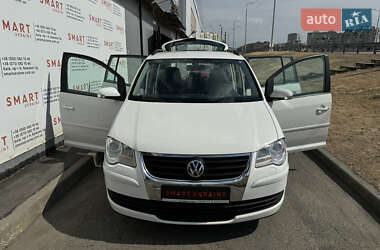 Минивэн Volkswagen Touran 2008 в Киеве