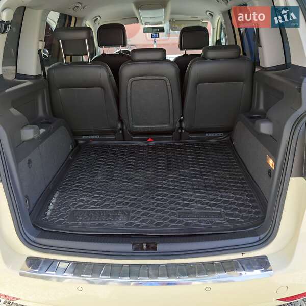 Минивэн Volkswagen Touran 2015 в Ивано-Франковске