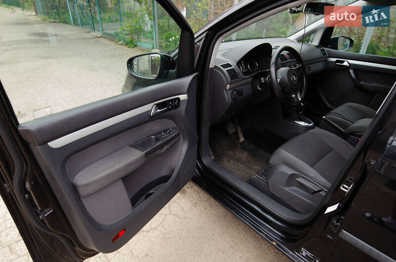 Мінівен Volkswagen Touran 2014 в Одесі