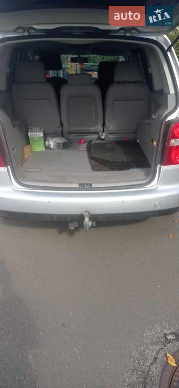 Минивэн Volkswagen Touran 2004 в Черновцах