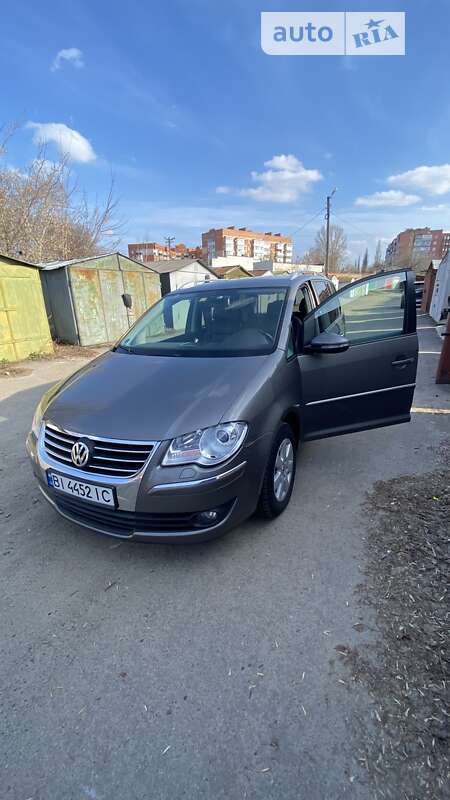 Минивэн Volkswagen Touran 2009 в Полтаве