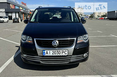 Мінівен Volkswagen Touran 2009 в Києві