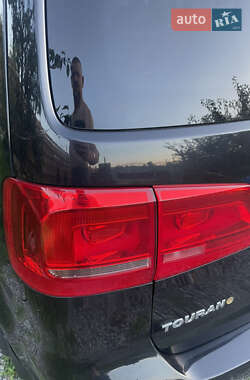 Минивэн Volkswagen Touran 2012 в 