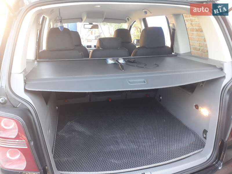 Минивэн Volkswagen Touran 2007 в Шишаки