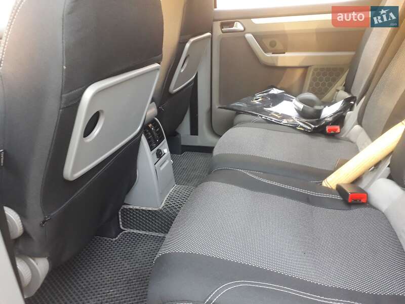 Минивэн Volkswagen Touran 2007 в Шишаки