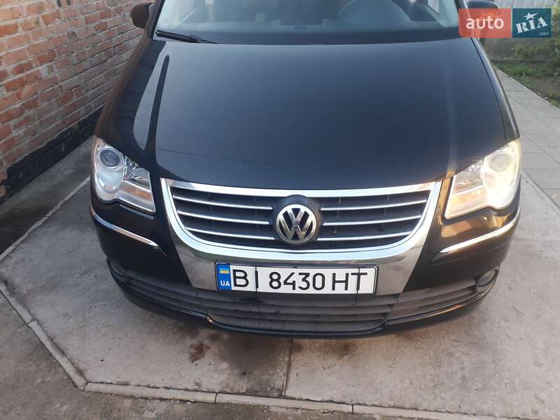 Минивэн Volkswagen Touran 2007 в Шишаки