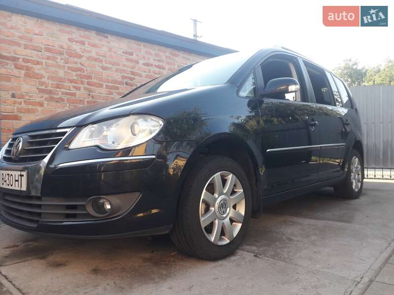 Минивэн Volkswagen Touran 2007 в Шишаки