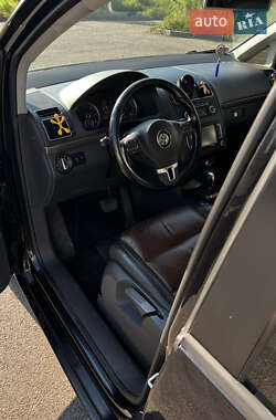 Минивэн Volkswagen Touran 2011 в 