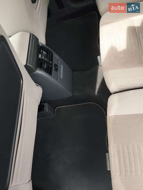 Мінівен Volkswagen Touran 2008 в Луцьку