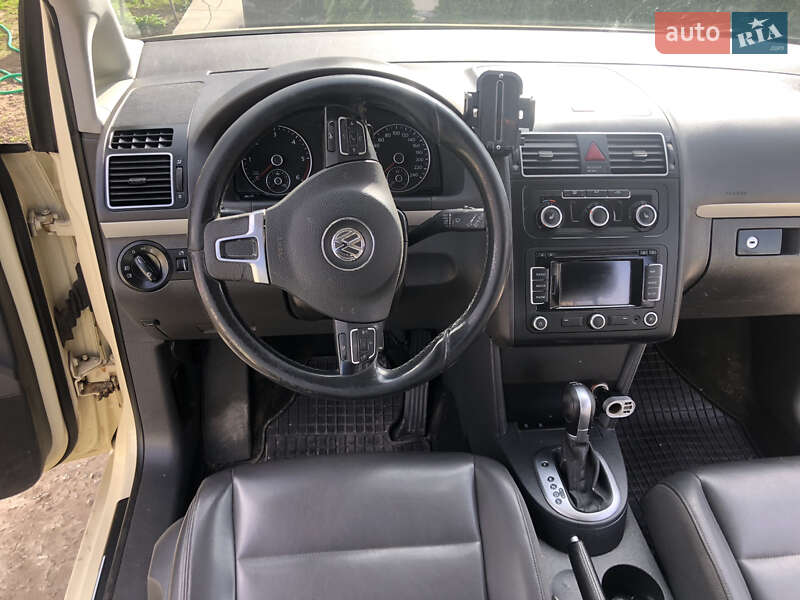 Мінівен Volkswagen Touran 2015 в Обухові