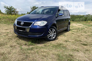 Мінівен Volkswagen Touran 2009 в Чернівцях