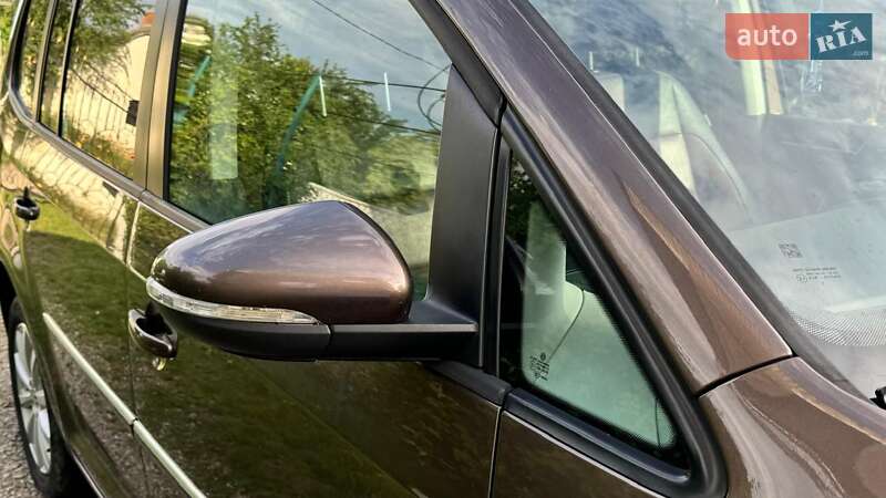 Минивэн Volkswagen Touran 2011 в Самборе