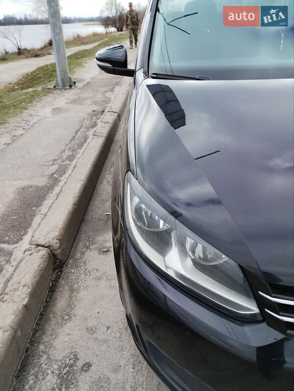 Минивэн Volkswagen Touran 2013 в Киеве