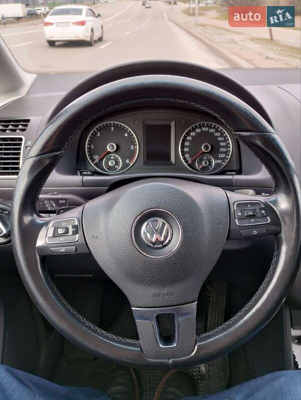 Минивэн Volkswagen Touran 2013 в Киеве