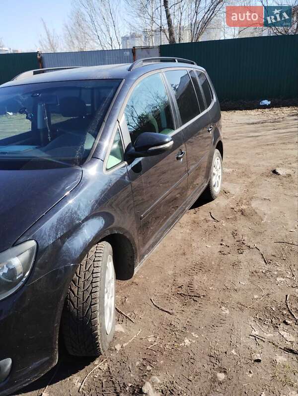 Минивэн Volkswagen Touran 2013 в Киеве