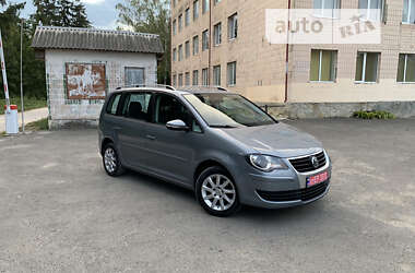 Мінівен Volkswagen Touran 2010 в Тернополі