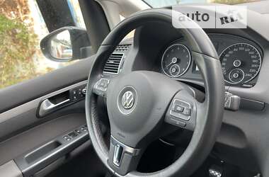 Минивэн Volkswagen Touran 2011 в Коростене