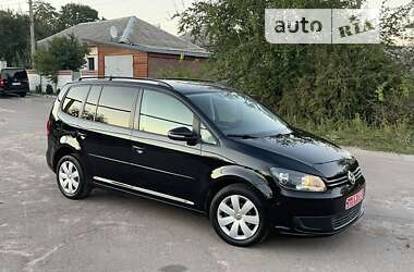 Минивэн Volkswagen Touran 2011 в Коростене