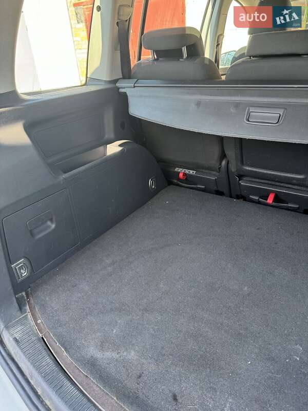 Мінівен Volkswagen Touran 2010 в Луцьку