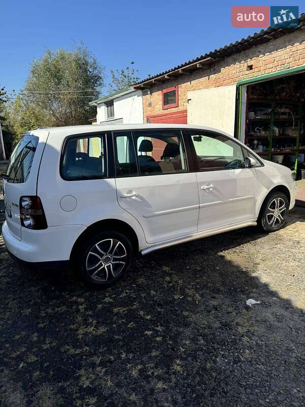Мінівен Volkswagen Touran 2010 в Луцьку