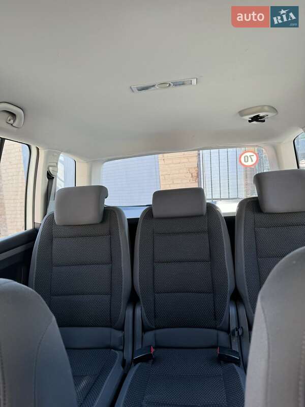 Мінівен Volkswagen Touran 2010 в Луцьку