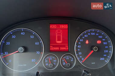 Минивэн Volkswagen Touran 2009 в 