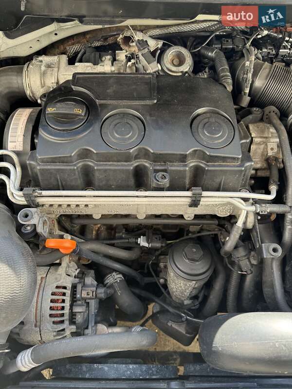 Мінівен Volkswagen Touran 2010 в Луцьку