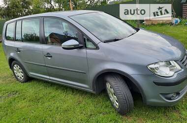 Мінівен Volkswagen Touran 2009 в Києві