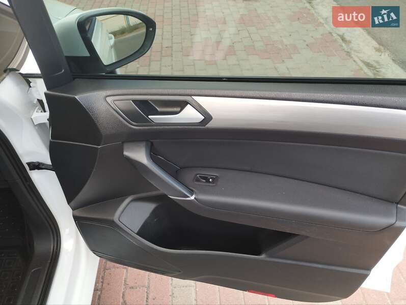 Микровэн Volkswagen Touran 2019 в Бородянке