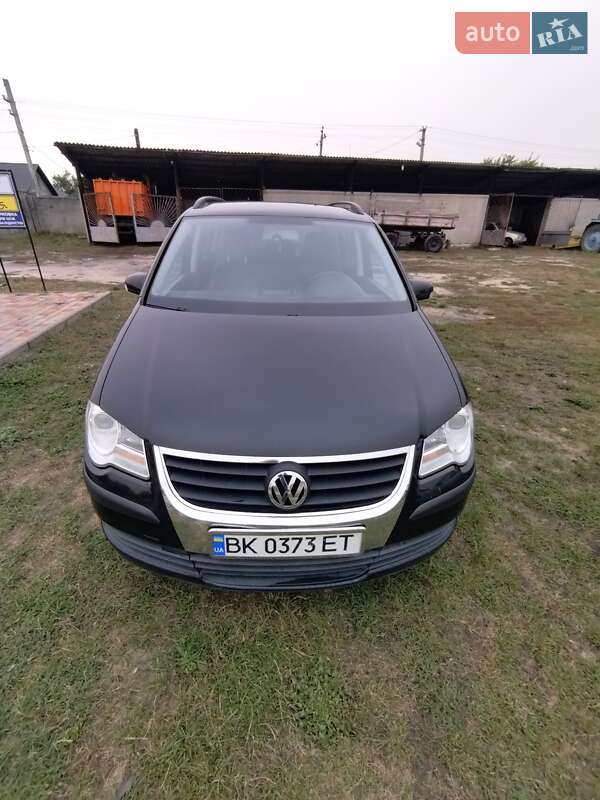 Минивэн Volkswagen Touran 2007 в Владимирце
