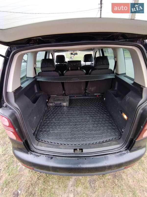Минивэн Volkswagen Touran 2007 в Владимирце