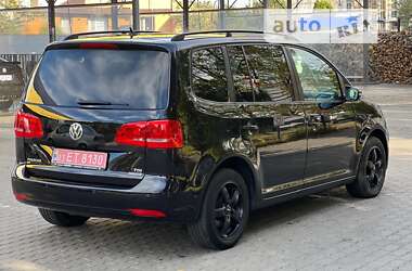 Минивэн Volkswagen Touran 2010 в Луцке