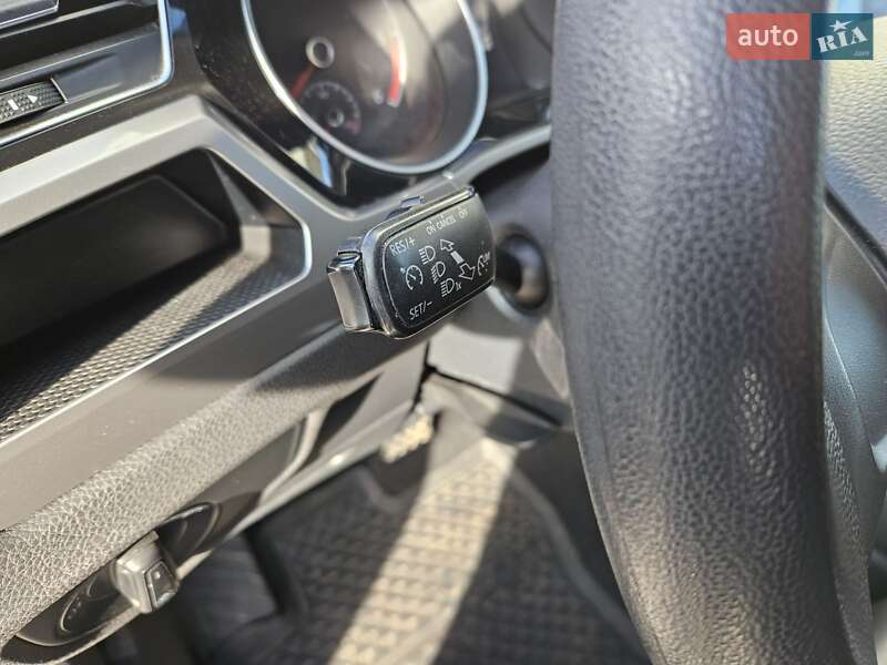 Микровэн Volkswagen Touran 2018 в Березному