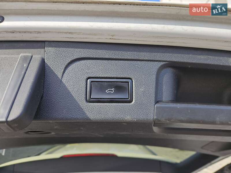 Микровэн Volkswagen Touran 2018 в Березному