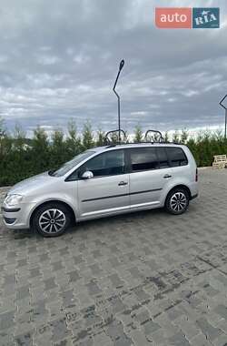 Минивэн Volkswagen Touran 2008 в Иршаве